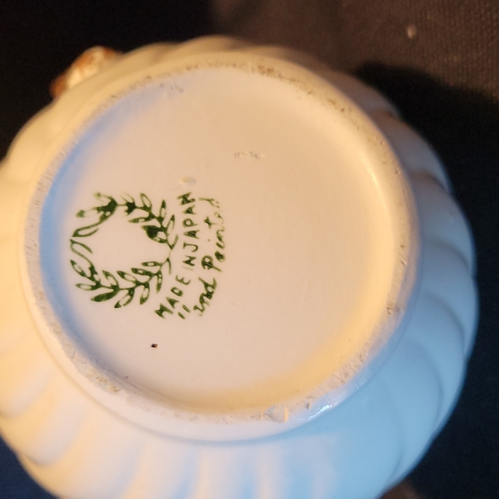 Floral pitcher - Picture 3 of 3